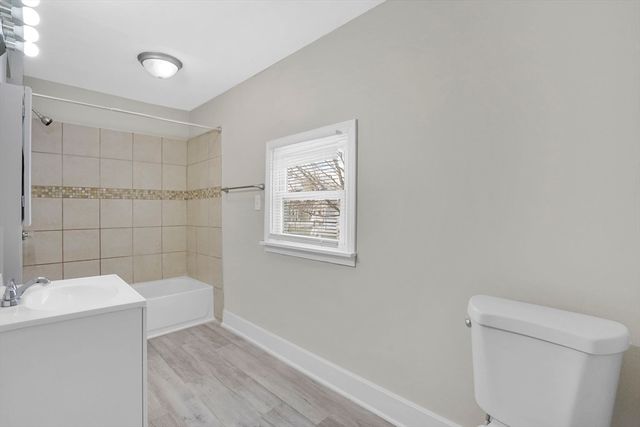 52 Thompson St, Springfield, MA 01109
