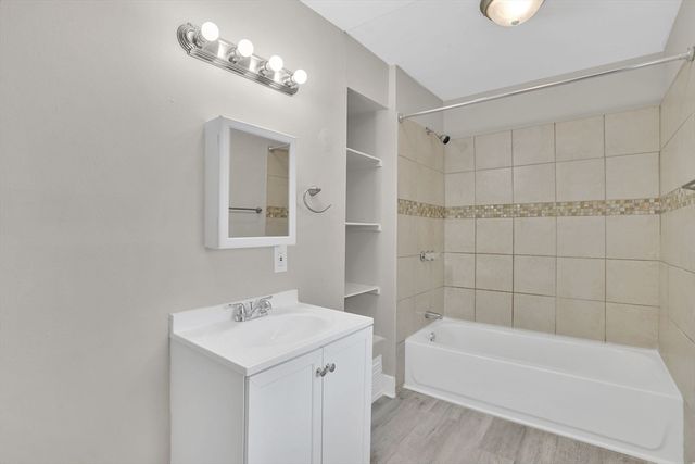 52 Thompson St, Springfield, MA 01109