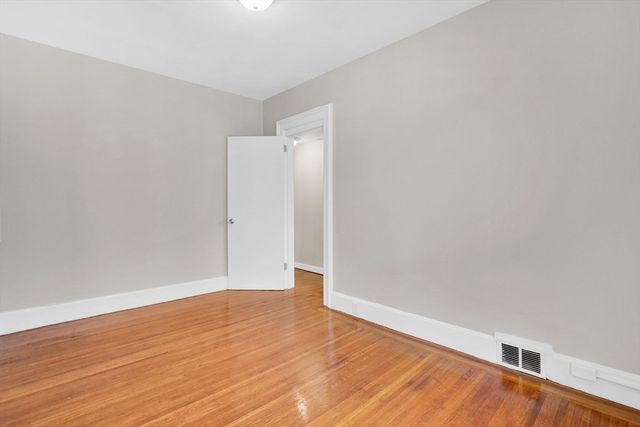 52 Thompson St, Springfield, MA 01109
