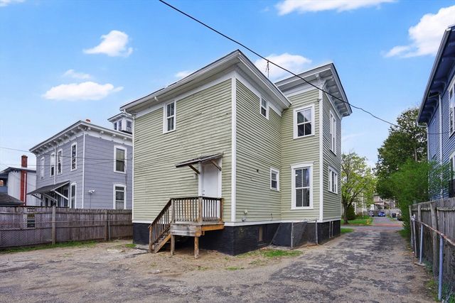 52 Thompson St, Springfield, MA 01109