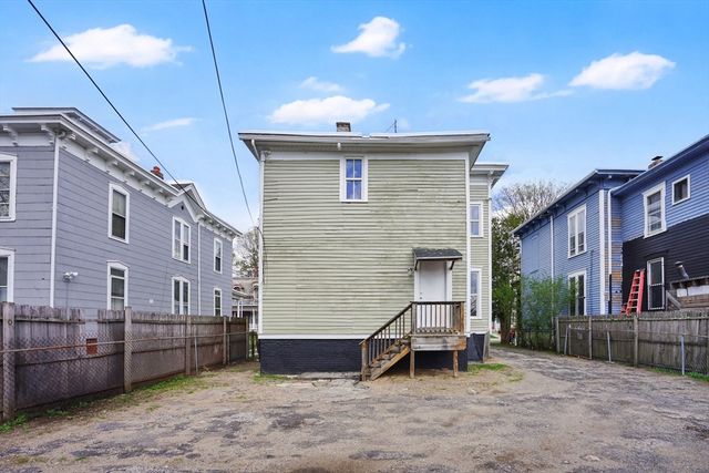 52 Thompson St, Springfield, MA 01109