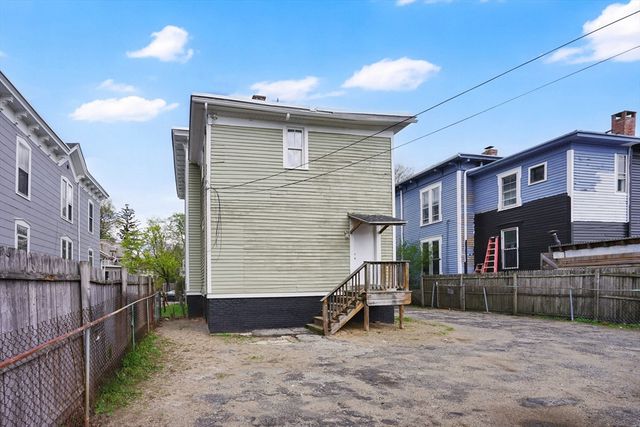 52 Thompson St, Springfield, MA 01109