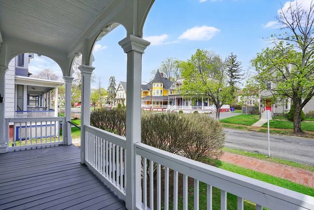 52 Thompson St, Springfield, MA 01109