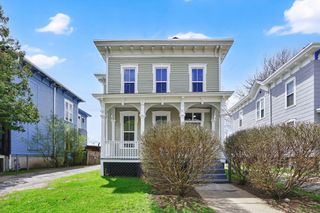 52 Thompson St, Springfield, MA 01109