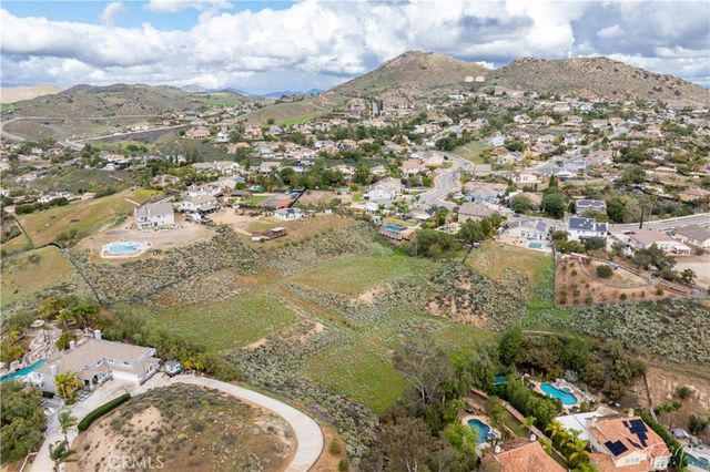 1130 La Salle Cir, Corona, CA 92879