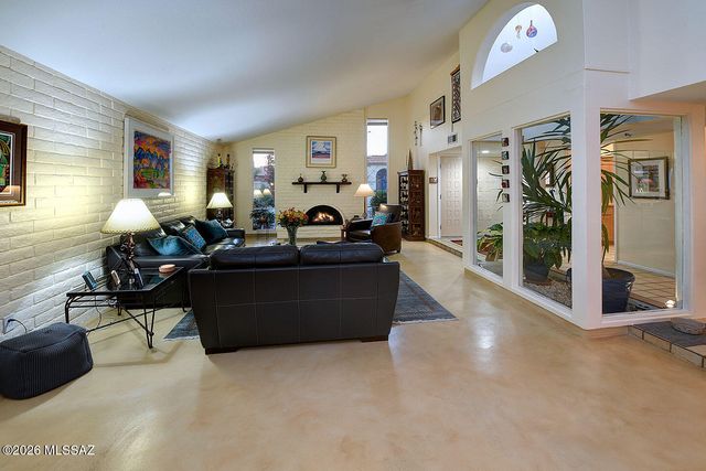 5674 N Camino Del Sol, Tucson, AZ 85718