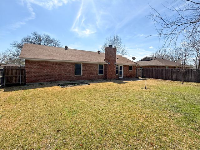 737 Kensington Lane, Mansfield, TX 76063