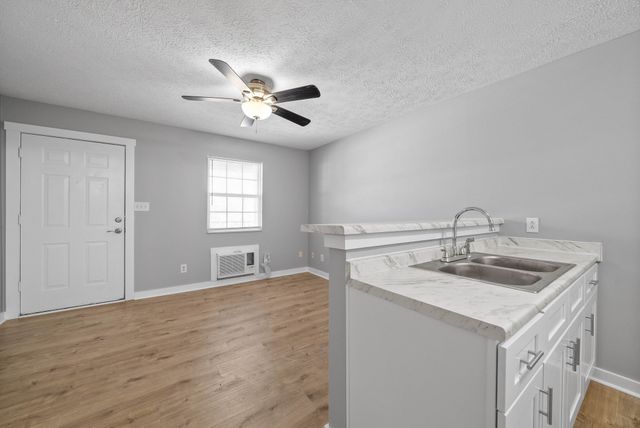 765 Robb Ave Apt 7, Clarksville, TN 37040