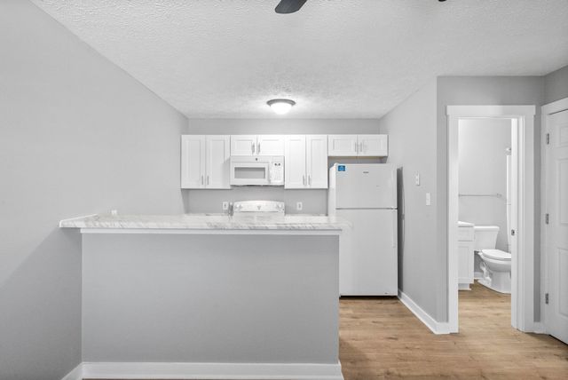 765 Robb Ave Apt 7, Clarksville, TN 37040