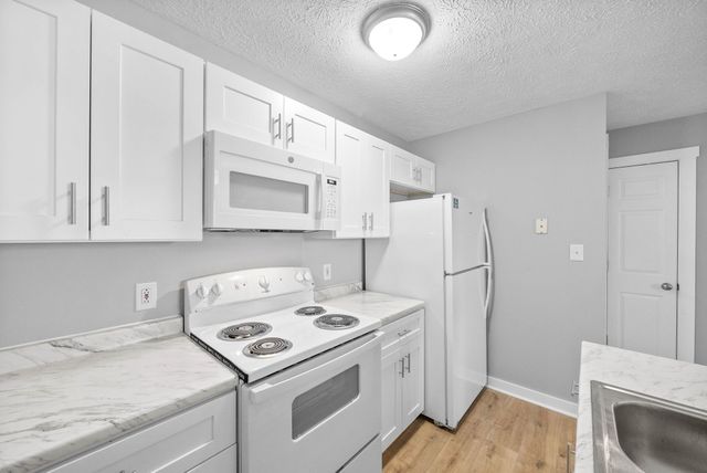 765 Robb Ave Apt 7, Clarksville, TN 37040