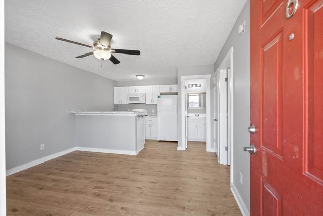 765 Robb Ave Apt 7, Clarksville, TN 37040