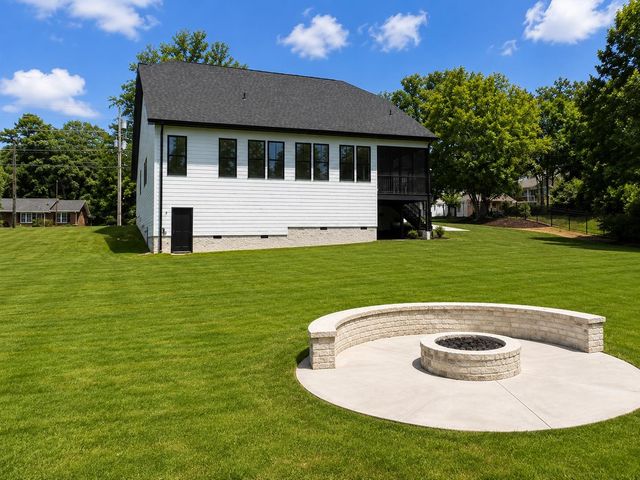 106 Pinebrook Drive, Boiling Springs, SC 29316