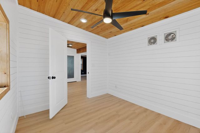 262 Briggs Boulevard, East Tawakoni, TX 75472