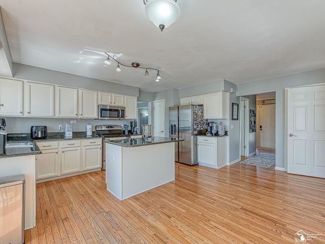 849 Regents Park, Monroe Twp, MI 48161