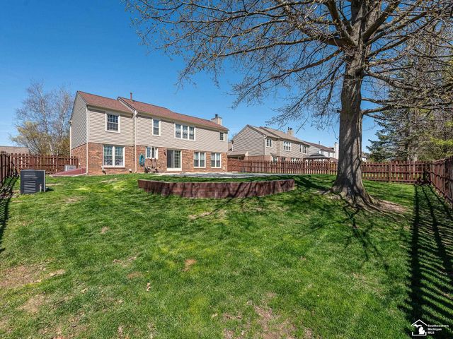 849 Regents Park, Monroe Twp, MI 48161