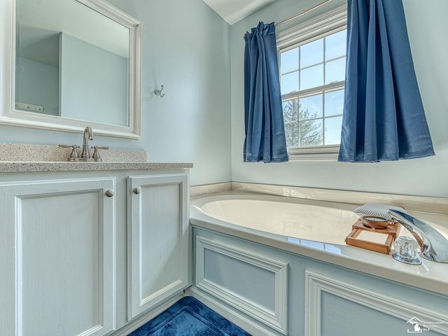 849 Regents Park, Monroe Twp, MI 48161
