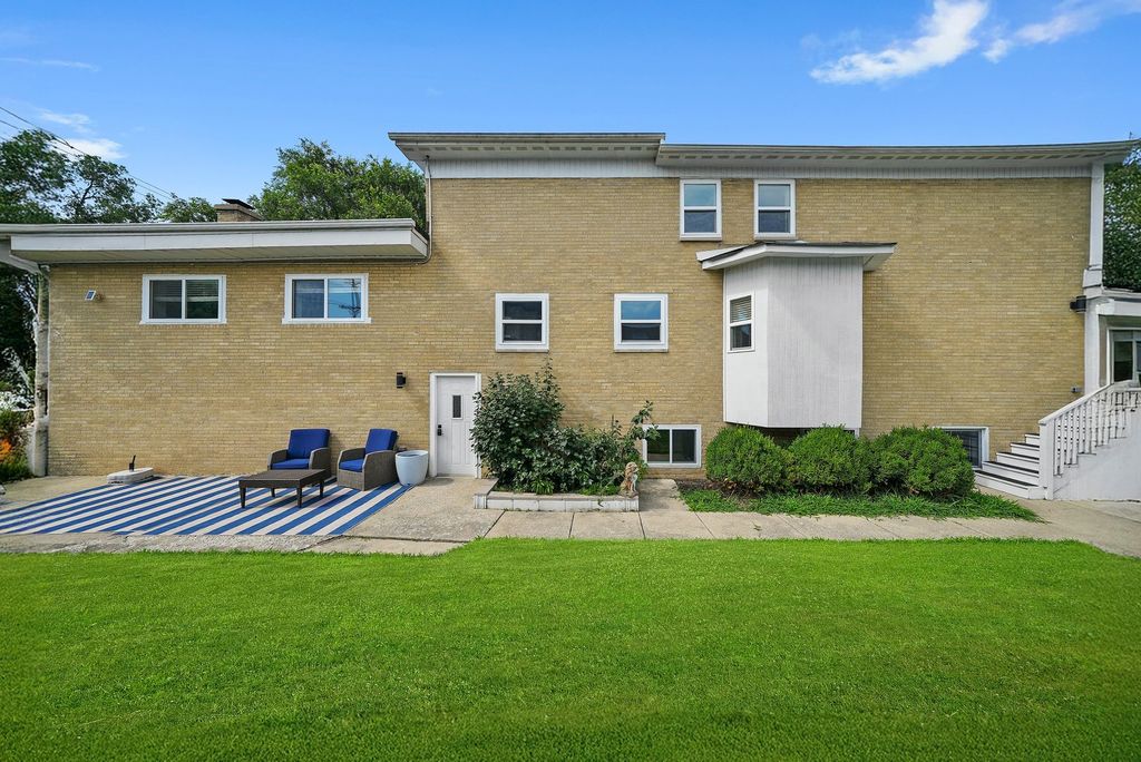 4322 Amelia Avenue, Lyons, IL 60534