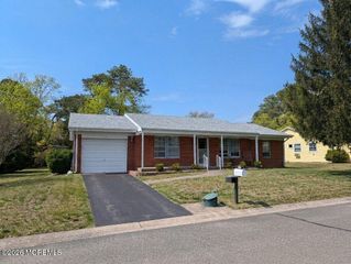 29 Moccasin Drive, Whiting, NJ 08759