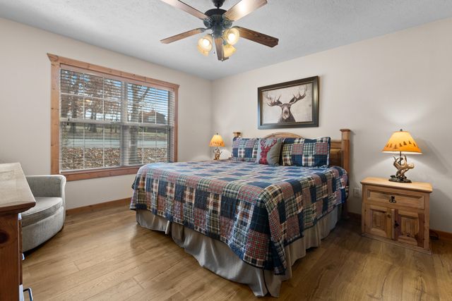 27 Bells Avenue, Branson West, MO 65737