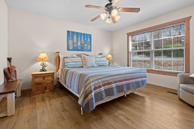 27 Bells Avenue, Branson West, MO 65737