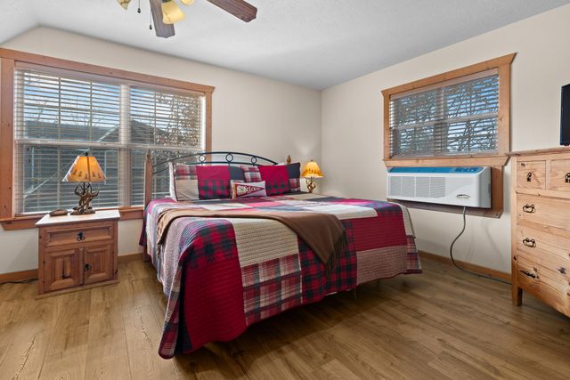 27 Bells Avenue, Branson West, MO 65737