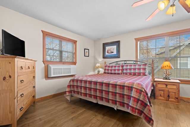 27 Bells Avenue, Branson West, MO 65737