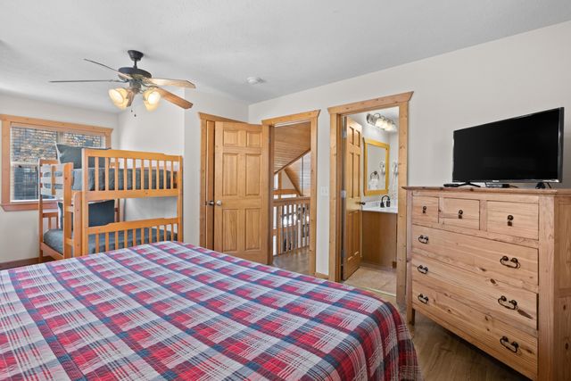 27 Bells Avenue, Branson West, MO 65737