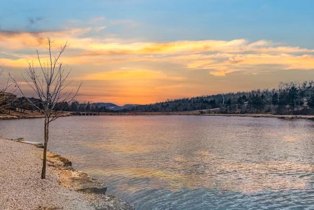 27 Bells Avenue, Branson West, MO 65737