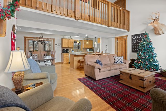 27 Bells Avenue, Branson West, MO 65737