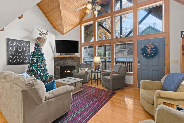 27 Bells Avenue, Branson West, MO 65737