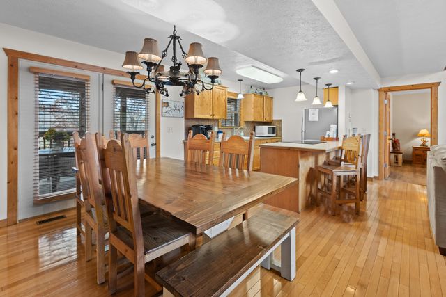 27 Bells Avenue, Branson West, MO 65737