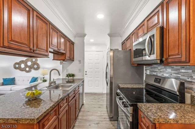 12 Norwich Pl 12, Franklin Twp., NJ 08873
