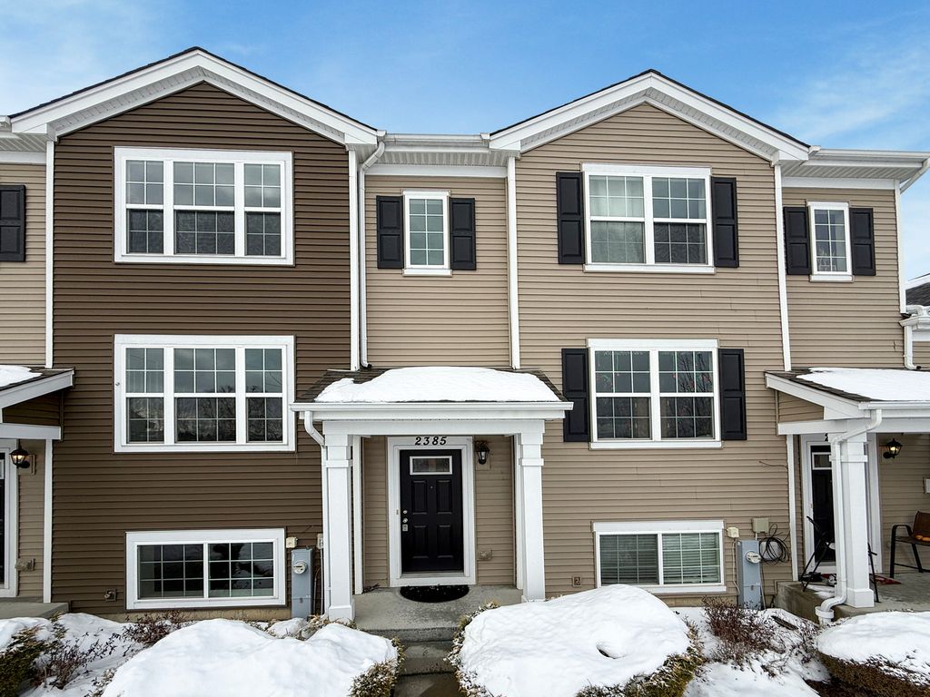 2385 Upland Road, Pingree Grove, IL 60140