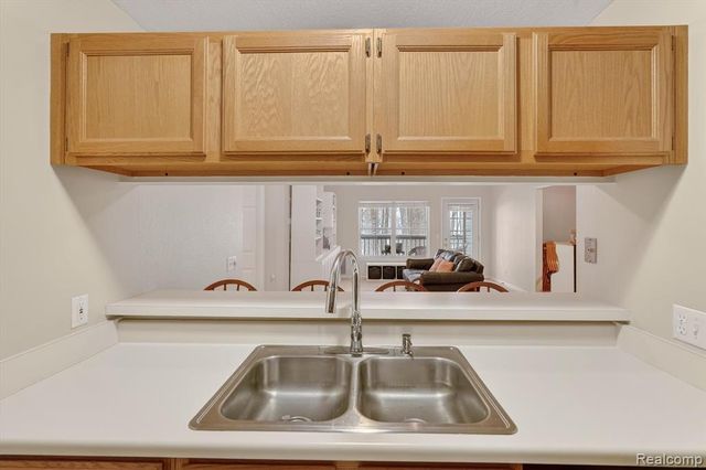 613 Curzon Court 203, Howell, MI 48843