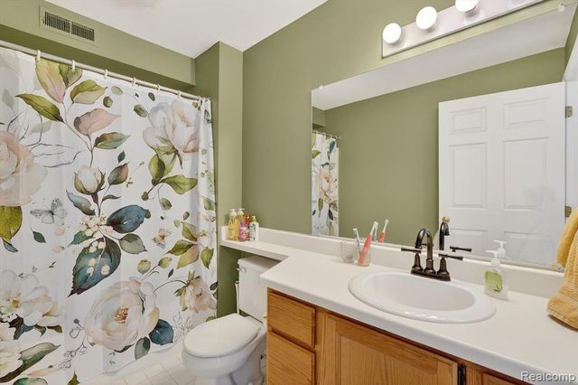 613 Curzon Court 203, Howell, MI 48843