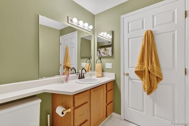 613 Curzon Court 203, Howell, MI 48843