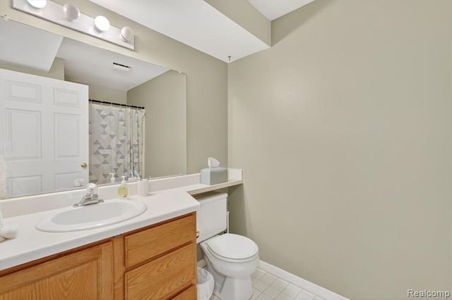 613 Curzon Court 203, Howell, MI 48843