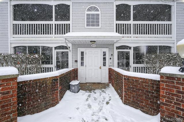 613 Curzon Court 203, Howell, MI 48843