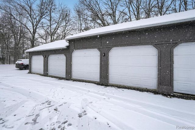 613 Curzon Court 203, Howell, MI 48843