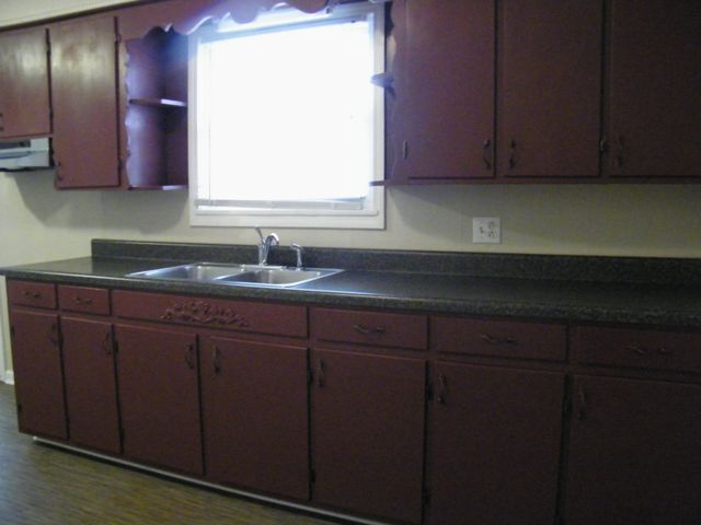 495 Froedge Dr, Lafayette, TN 37083