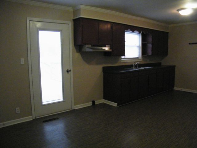 495 Froedge Dr, Lafayette, TN 37083