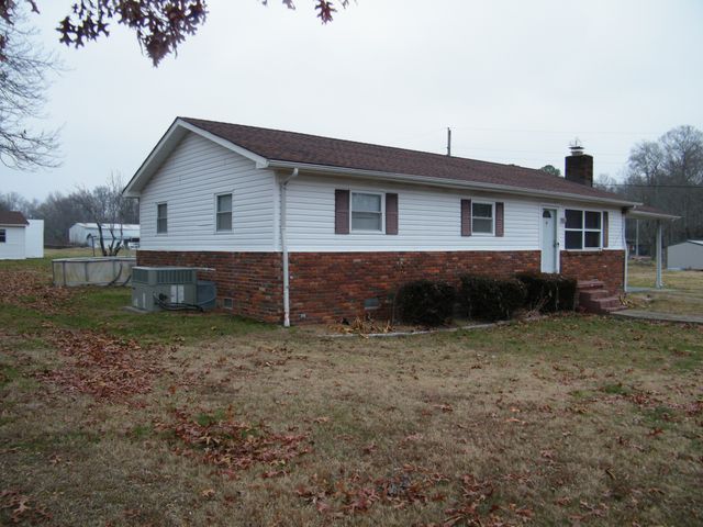 495 Froedge Dr, Lafayette, TN 37083