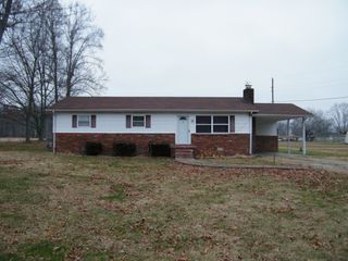 495 Froedge Dr, Lafayette, TN 37083