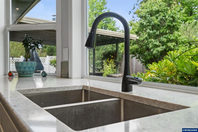 329 Moonlight Av SE, Salem, OR 97302