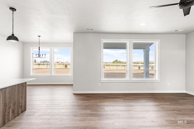 1218 W Pack River Dr, Meridian, ID 83642