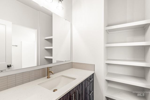 1218 W Pack River Dr, Meridian, ID 83642