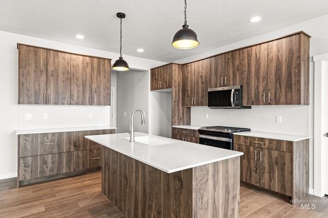 1218 W Pack River Dr, Meridian, ID 83642