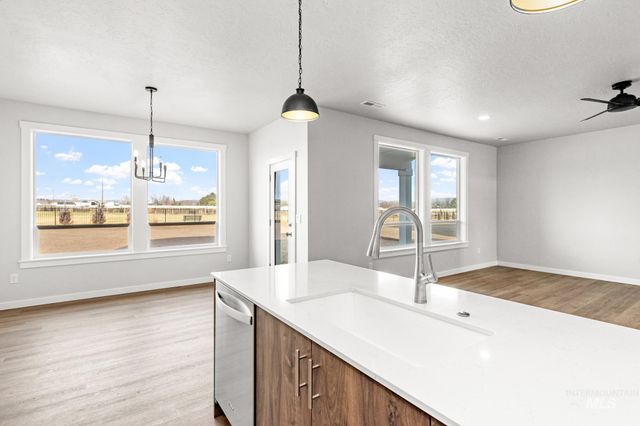 1218 W Pack River Dr, Meridian, ID 83642