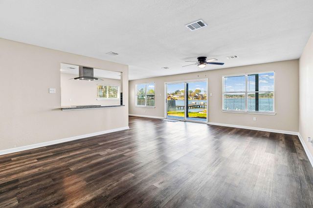 416 Kickapoo Dr, Livingston, TX 77351