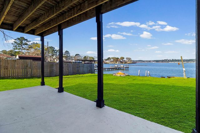 416 Kickapoo Dr, Livingston, TX 77351